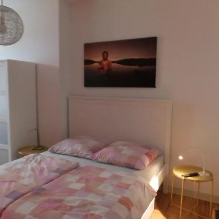 Apartment Schicke, Helle 2-zimmer-wohnung, Wenige Min. Zu Fuss Zum Marktplatz